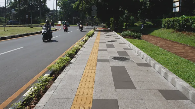 Trotoar Paving Universitas Indonesia: Estetik dan Fungsional