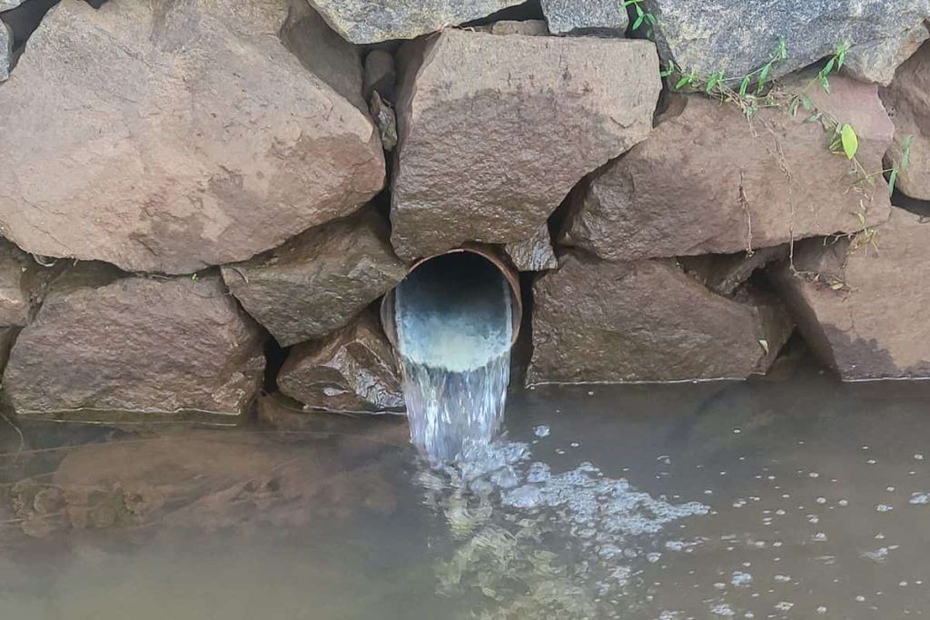 lubang ujung saluran drainase bawah tanah
