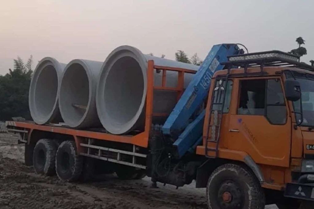 gorong-gorong yang diangkut oleh truk